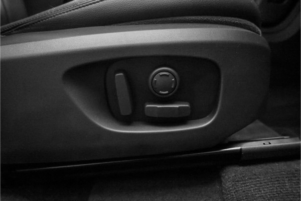 Land Rover Discovery Sport 2.0 TD4 SE Camera Leder Pano 18" Ori NL 45.000KM