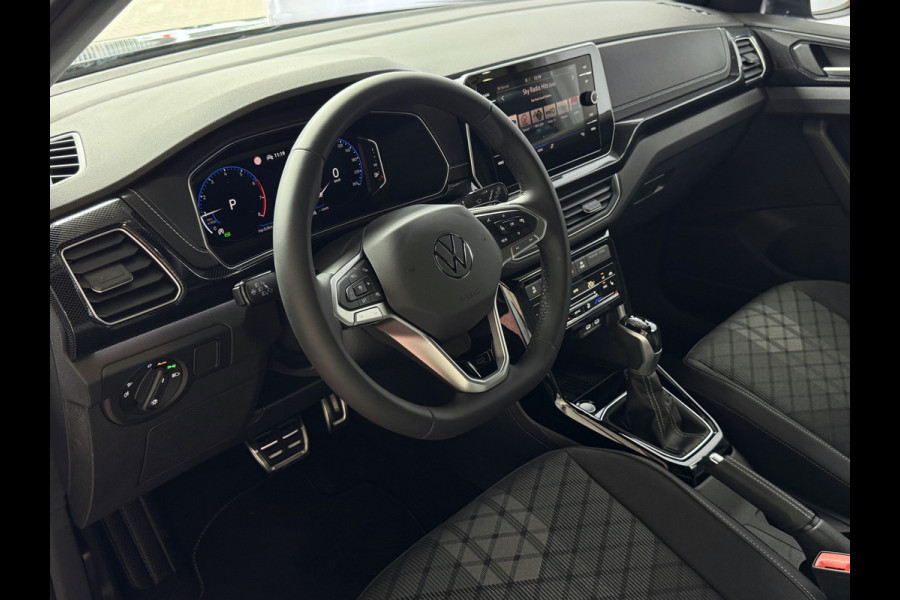 Volkswagen T-Cross ✅NIEUWE AUTO✅ TSI 115PK R-LINE EDITION TREKHAAK LED LMV IQ CAMERA STOELVERW ✅2025✅ "Volkswagen rijden begint bij Topautos.nl – 75 topmodellen direct op voorraad!"