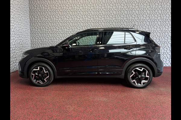 Volkswagen T-Cross ✅NIEUWE AUTO✅ TSI 115PK R-LINE EDITION TREKHAAK LED LMV IQ CAMERA STOELVERW ✅2025✅ "Volkswagen rijden begint bij Topautos.nl – 75 topmodellen direct op voorraad!"