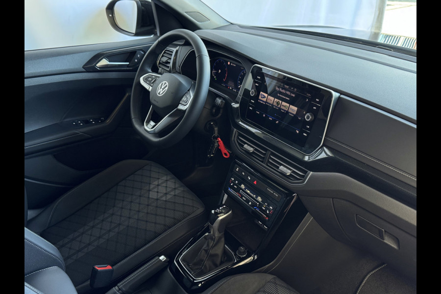 Volkswagen T-Cross 1.5 TSI 150PK R-LINE EDITION TREKHAAK LED 18''LMV IQ CAMERA STOELVERW BLINDSPOT. ✅2025✅ "Volkswagen rijden begint bij Topautos.nl – 75 topmodellen direct op voorraad!"