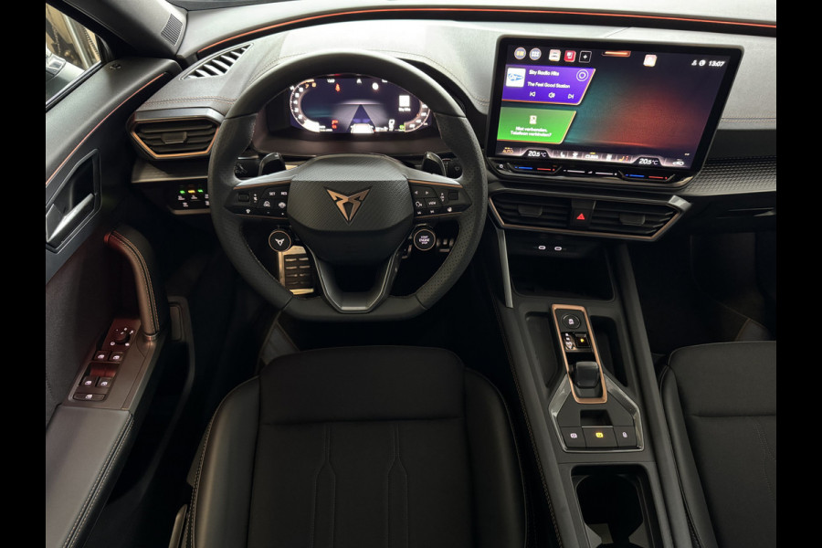 CUPRA Formentor 1.5 TSI 150 PK BENZINE CAMERA STOEL/STUUR ELEK.KLEP VERW. LED LEER CARPLAY ZWARTE.HEMEL 08/2024