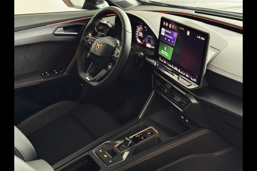 CUPRA Formentor 1.5 TSI 150 PK BENZINE CAMERA STOEL/STUUR ELEK.KLEP VERW. LED LEER CARPLAY ZWARTE.HEMEL 08/2024