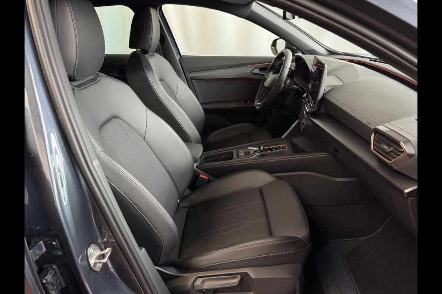 CUPRA Formentor 1.5 TSI 150 PK BENZINE CAMERA STOEL/STUUR ELEK.KLEP VERW. LED LEER CARPLAY ZWARTE.HEMEL 08/2024