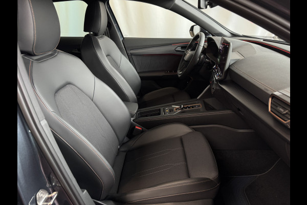 CUPRA Formentor 1.5 TSI 150 PK BENZINE CAMERA STOEL/STUUR ELEK.KLEP VERW. LED LEER CARPLAY ZWARTE.HEMEL 08/2024