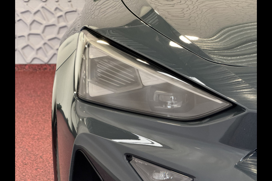 CUPRA Formentor 1.5 TSI 150 PK BENZINE CAMERA STOEL/STUUR ELEK.KLEP VERW. LED LEER CARPLAY ZWARTE.HEMEL 08/2024