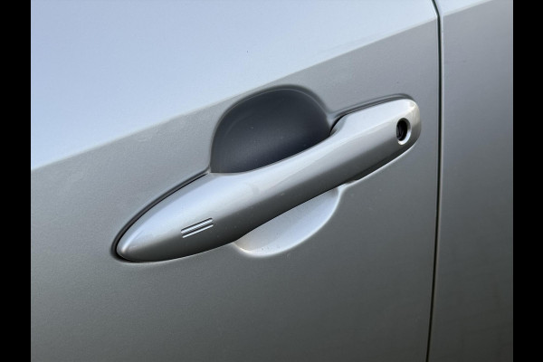 Toyota Corolla Touring Sports 2.0 Hybrid Premium | Panoramadak, JBL, Dodehoekherkenning, Parkeersensoren, Elektrische achterklep, 18 inch