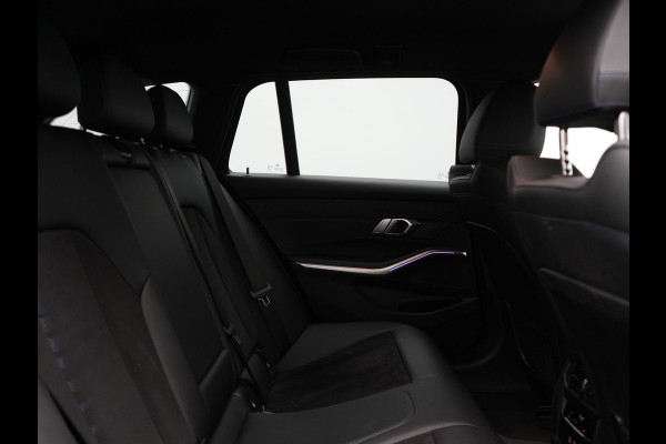 BMW 3 Serie Touring 320i M Sport 184pk | Adaptive Cruise | Alcantara Sportstoelen Verwarmd | Apple Carplay | Sfeerverlichting | Virtual | Navigatie | DAB |
