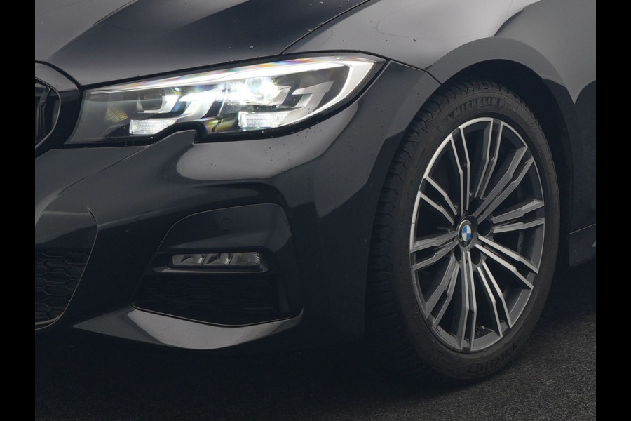 BMW 3 Serie Touring 320i M Sport 184pk | Adaptive Cruise | Alcantara Sportstoelen Verwarmd | Apple Carplay | Sfeerverlichting | Virtual | Navigatie | DAB |