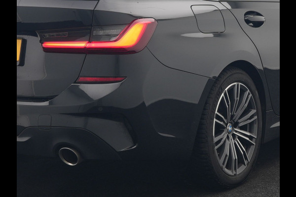 BMW 3 Serie Touring 320i M Sport 184pk | Adaptive Cruise | Alcantara Sportstoelen Verwarmd | Apple Carplay | Sfeerverlichting | Virtual | Navigatie | DAB |