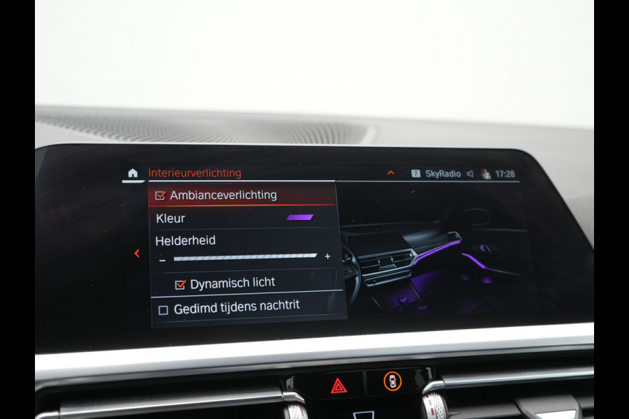 BMW 3 Serie Touring 320i M Sport 184pk | Adaptive Cruise | Alcantara Sportstoelen Verwarmd | Apple Carplay | Sfeerverlichting | Virtual | Navigatie | DAB |