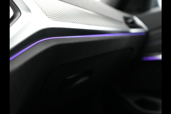 BMW 3 Serie Touring 320i M Sport 184pk | Adaptive Cruise | Alcantara Sportstoelen Verwarmd | Apple Carplay | Sfeerverlichting | Virtual | Navigatie | DAB |