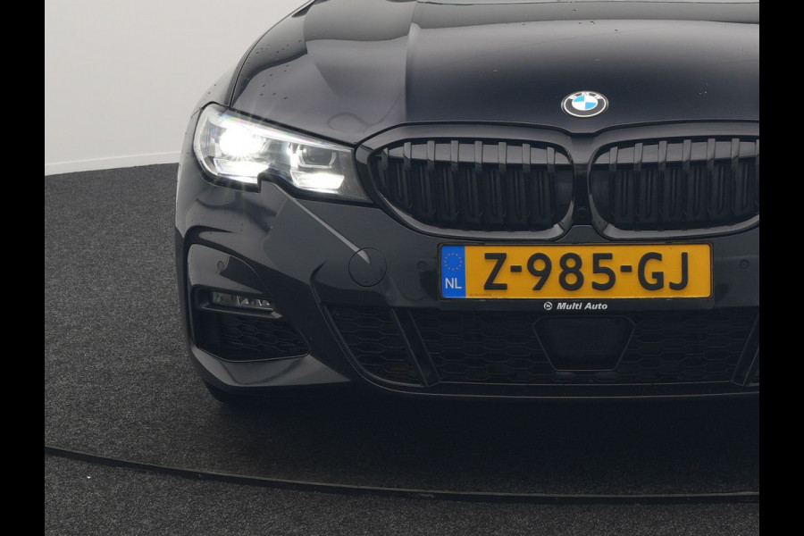 BMW 3 Serie Touring 320i M Sport 184pk | Adaptive Cruise | Alcantara Sportstoelen Verwarmd | Apple Carplay | Sfeerverlichting | Virtual | Navigatie | DAB |