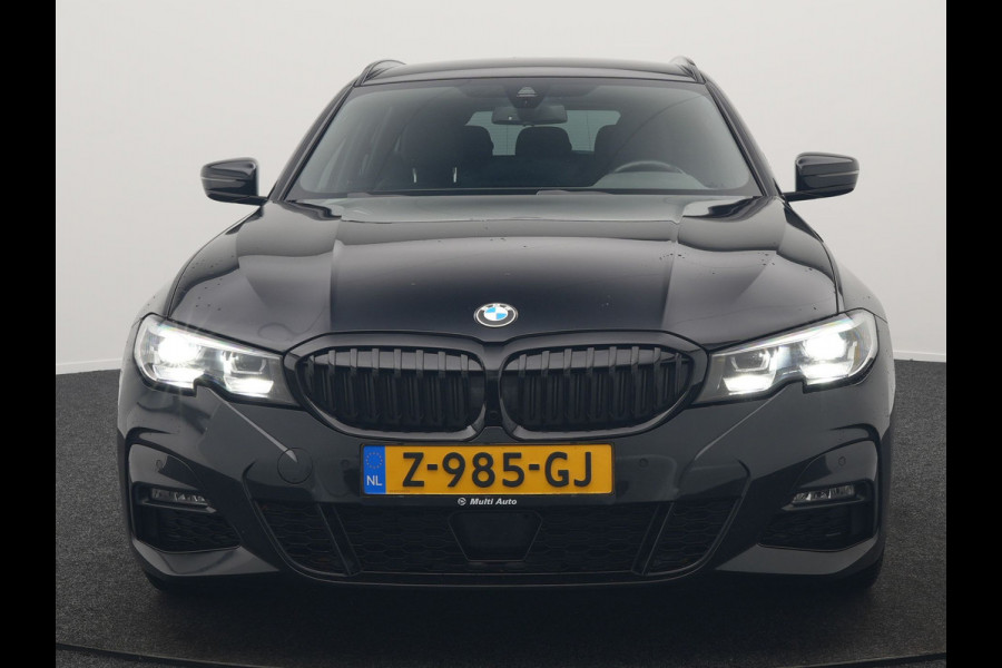 BMW 3 Serie Touring 320i M Sport 184pk | Adaptive Cruise | Alcantara Sportstoelen Verwarmd | Apple Carplay | Sfeerverlichting | Virtual | Navigatie | DAB |