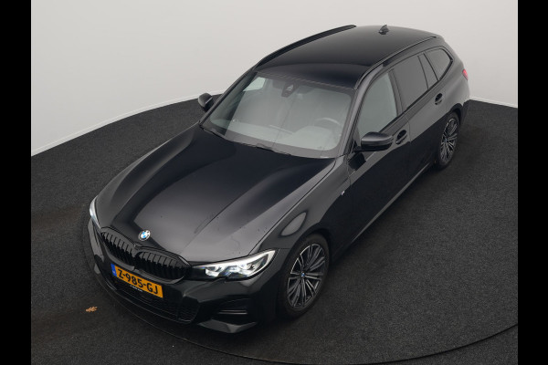 BMW 3 Serie Touring 320i M Sport 184pk | Adaptive Cruise | Alcantara Sportstoelen Verwarmd | Apple Carplay | Sfeerverlichting | Virtual | Navigatie | DAB |