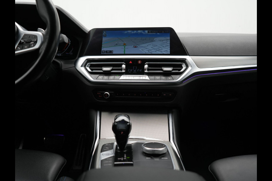BMW 3 Serie Touring 320i M Sport 184pk | Adaptive Cruise | Alcantara Sportstoelen Verwarmd | Apple Carplay | Sfeerverlichting | Virtual | Navigatie | DAB |