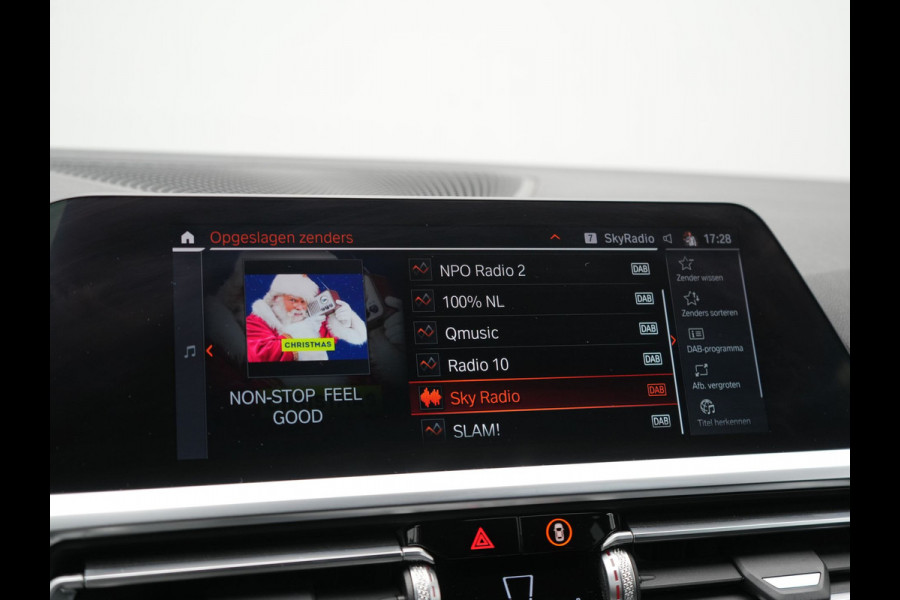 BMW 3 Serie Touring 320i M Sport 184pk | Adaptive Cruise | Alcantara Sportstoelen Verwarmd | Apple Carplay | Sfeerverlichting | Virtual | Navigatie | DAB |