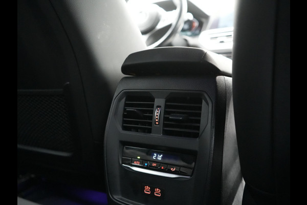 BMW 3 Serie Touring 320i M Sport 184pk | Adaptive Cruise | Alcantara Sportstoelen Verwarmd | Apple Carplay | Sfeerverlichting | Virtual | Navigatie | DAB |
