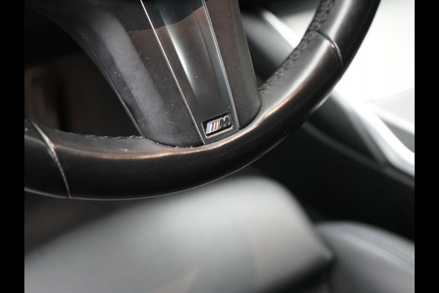 BMW 3 Serie Touring 320i M Sport 184pk | Adaptive Cruise | Alcantara Sportstoelen Verwarmd | Apple Carplay | Sfeerverlichting | Virtual | Navigatie | DAB |