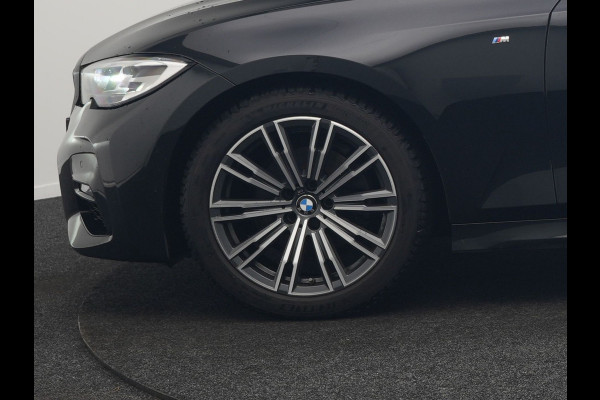 BMW 3 Serie Touring 320i M Sport 184pk | Adaptive Cruise | Alcantara Sportstoelen Verwarmd | Apple Carplay | Sfeerverlichting | Virtual | Navigatie | DAB |