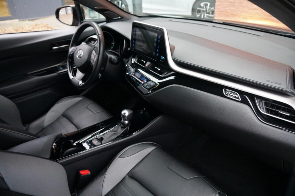 Toyota C-HR 1.8 Hybrid Black Edition + LEDER / DODEHOEK / JBL / STOELVERWARMING /