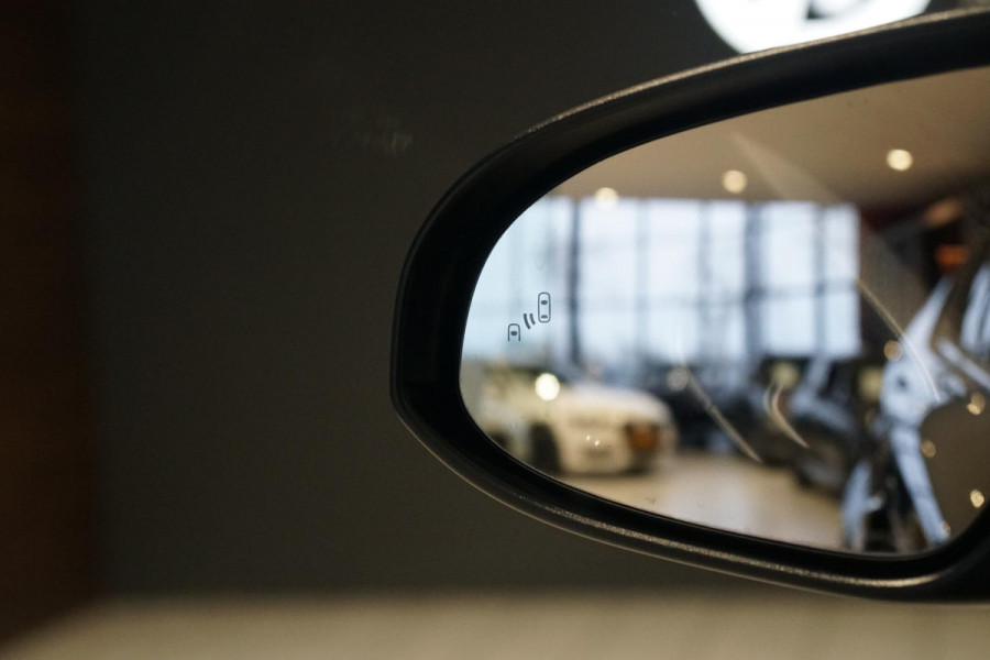 Toyota C-HR 1.8 Hybrid Black Edition + LEDER / DODEHOEK / JBL / STOELVERWARMING /