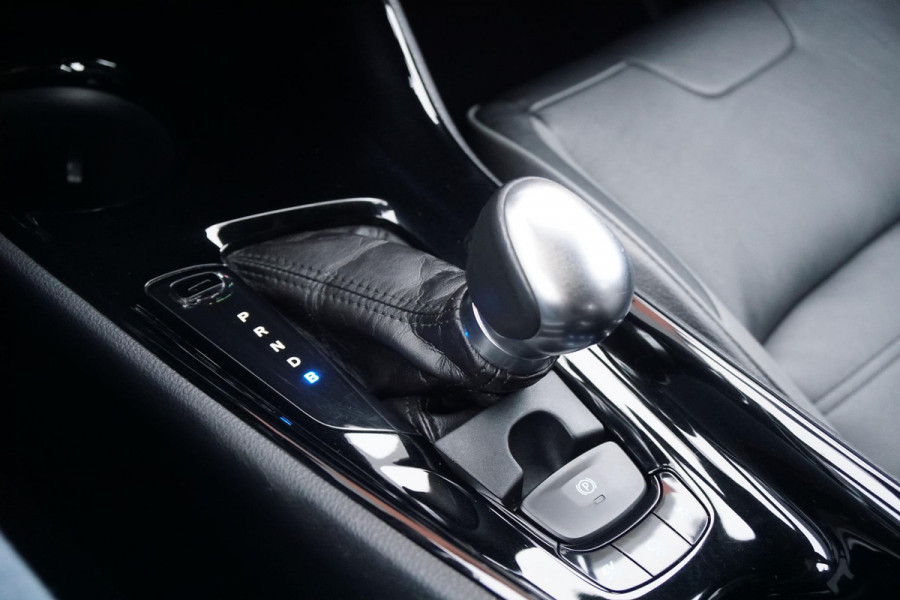 Toyota C-HR 1.8 Hybrid Black Edition + LEDER / DODEHOEK / JBL / STOELVERWARMING /