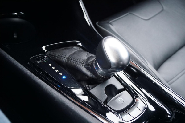 Toyota C-HR 1.8 Hybrid Black Edition + LEDER / DODEHOEK / JBL / STOELVERWARMING /