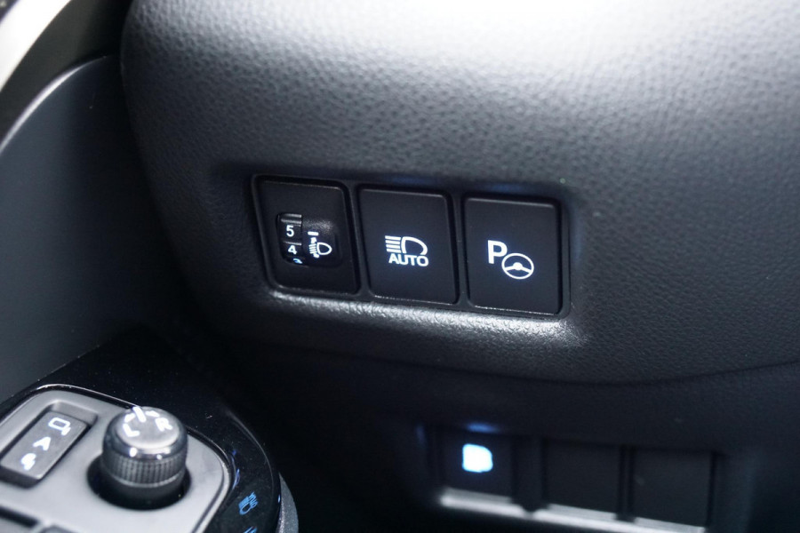 Toyota C-HR 1.8 Hybrid Black Edition + LEDER / DODEHOEK / JBL / STOELVERWARMING /