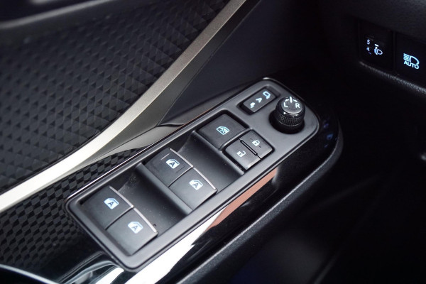 Toyota C-HR 1.8 Hybrid Black Edition + LEDER / DODEHOEK / JBL / STOELVERWARMING /