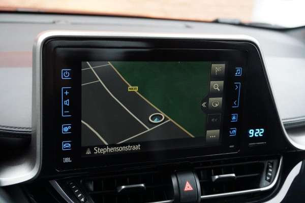 Toyota C-HR 1.8 Hybrid Black Edition + LEDER / DODEHOEK / JBL / STOELVERWARMING /