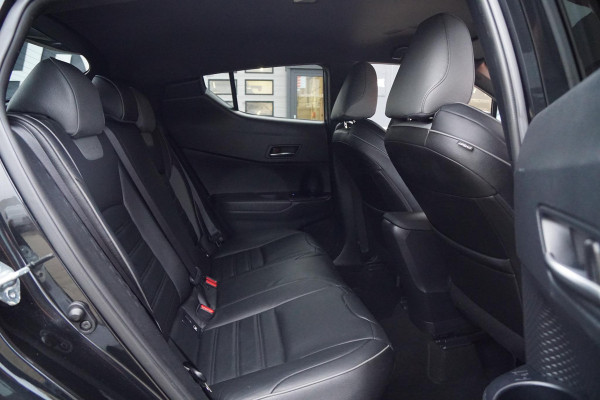 Toyota C-HR 1.8 Hybrid Black Edition + LEDER / DODEHOEK / JBL / STOELVERWARMING /