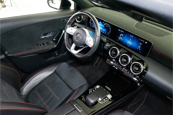 Mercedes-Benz A-Klasse 180 Business Solution AMG 136PK | NL AUTO+NAP | Pano | LED | Stoelverw. | Carplay | Night | Garantie