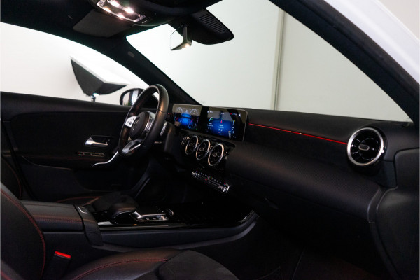 Mercedes-Benz A-Klasse 180 Business Solution AMG 136PK | NL AUTO+NAP | Pano | LED | Stoelverw. | Carplay | Night | Garantie