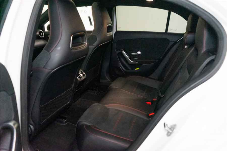 Mercedes-Benz A-Klasse 180 Business Solution AMG 136PK | NL AUTO+NAP | Pano | LED | Stoelverw. | Carplay | Night | Garantie