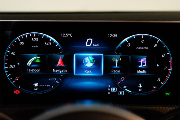 Mercedes-Benz A-Klasse 180 Business Solution AMG 136PK | NL AUTO+NAP | Pano | LED | Stoelverw. | Carplay | Night | Garantie