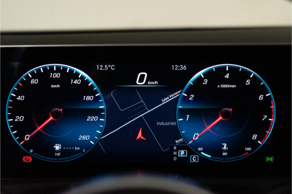 Mercedes-Benz A-Klasse 180 Business Solution AMG 136PK | NL AUTO+NAP | Pano | LED | Stoelverw. | Carplay | Night | Garantie