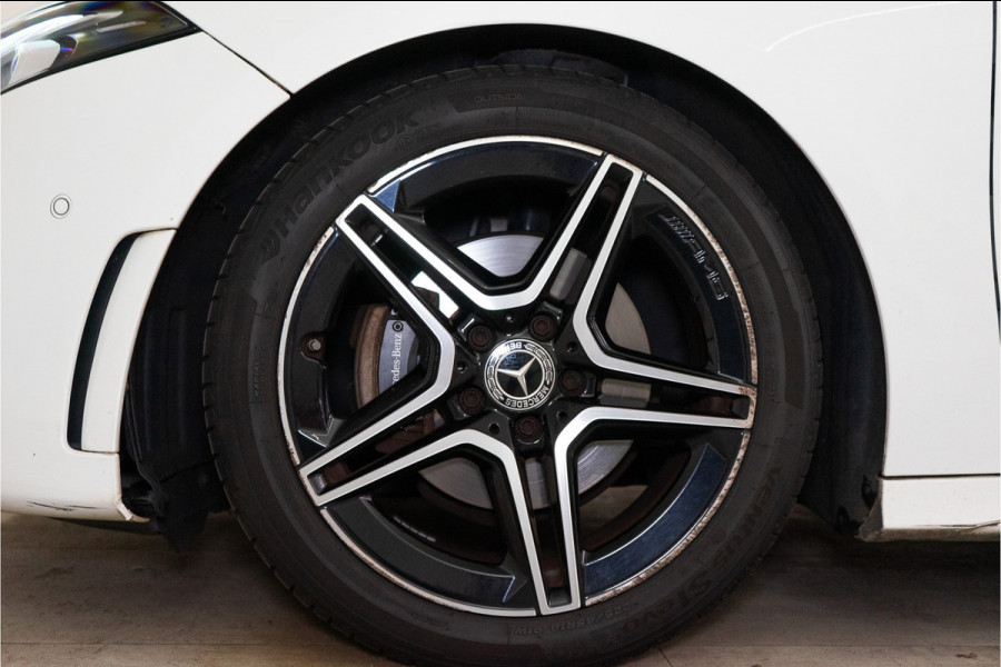 Mercedes-Benz A-Klasse 180 Business Solution AMG 136PK | NL AUTO+NAP | Pano | LED | Stoelverw. | Carplay | Night | Garantie