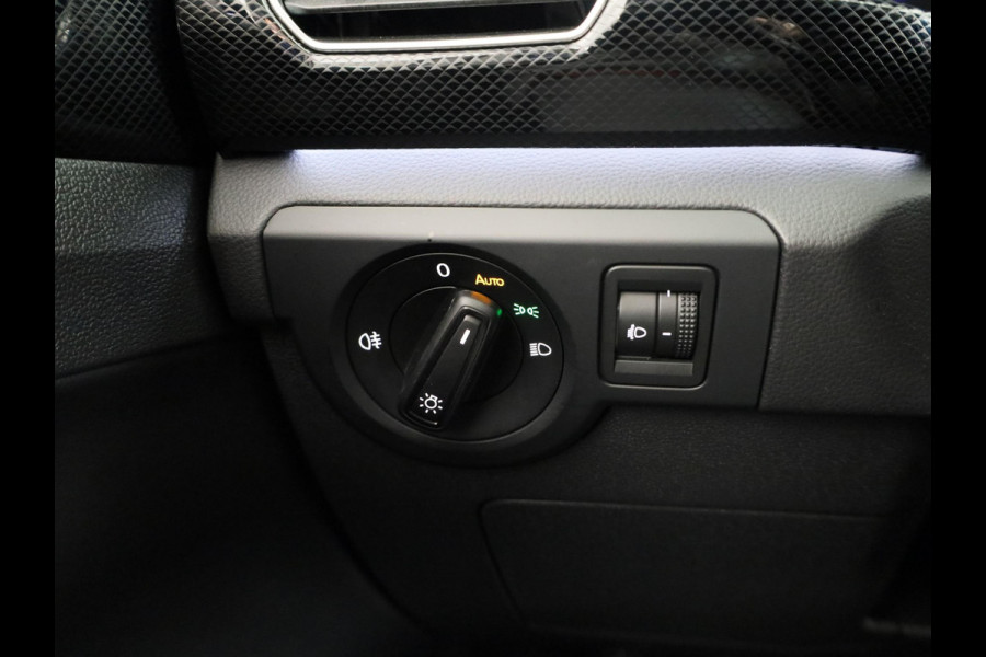 Volkswagen T-Cross 1.0 TSI Life Edition GOAL 95 pk | Navigatie | Parkeersensoren | Adaptieve cruise control | Autom. airco | Stoelverwarming |