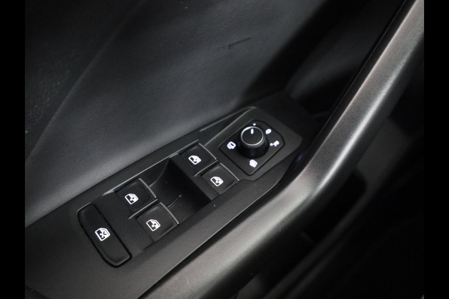 Volkswagen T-Cross 1.0 TSI Life Edition GOAL 95 pk | Navigatie | Parkeersensoren | Adaptieve cruise control | Autom. airco | Stoelverwarming |