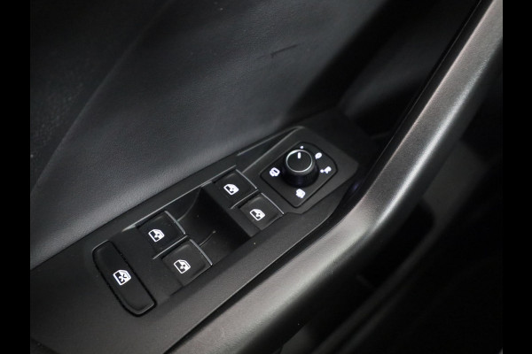 Volkswagen T-Cross 1.0 TSI Life Edition GOAL 95 pk | Navigatie | Parkeersensoren | Adaptieve cruise control | Autom. airco | Stoelverwarming |
