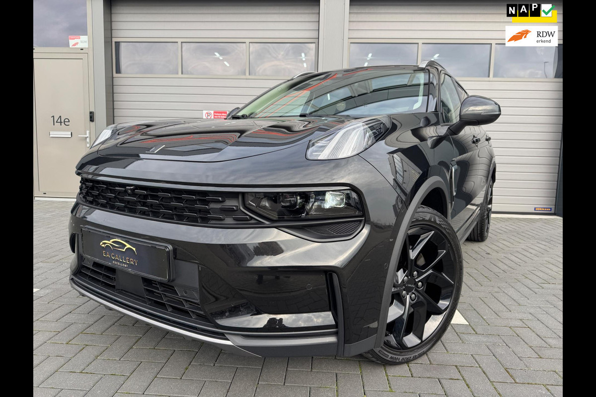 Lynk & Co 01 1.5 Bomvol Black Edition 261PK 360°Camera Zwarte hemel