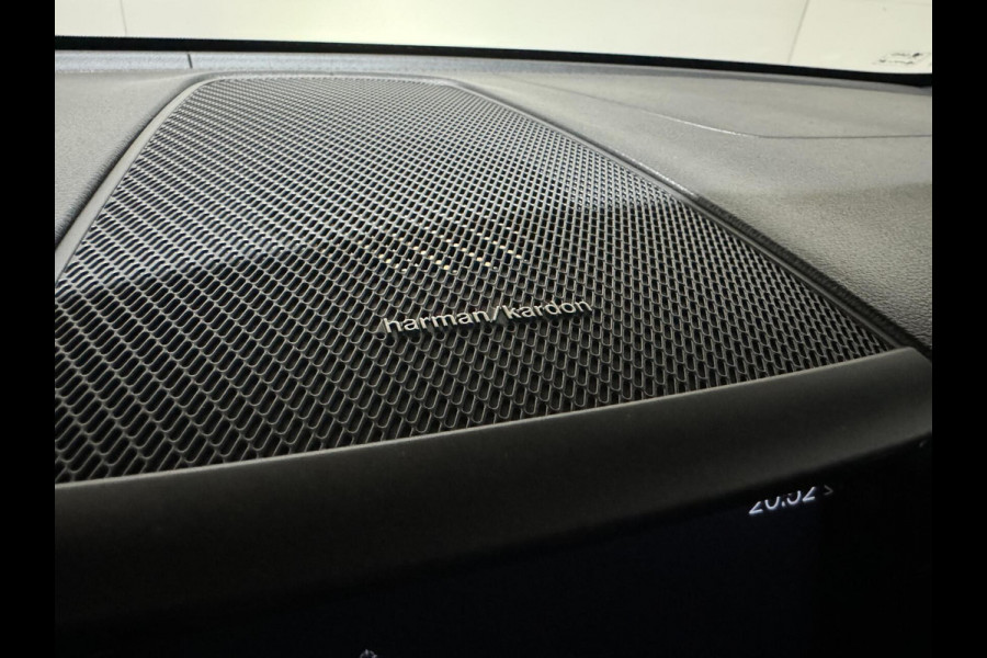 Volvo XC60 2.0 T8 Twin Engine AWD R-Design Luchtv. Pano H/K HUD 360°