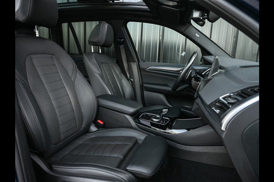 BMW X3 xDrive30e High Executive · M-Sport Pro · Comfort access · Head-up · Panoramadak · Adaptive cruise · Memory seats · Stuurverwarmi