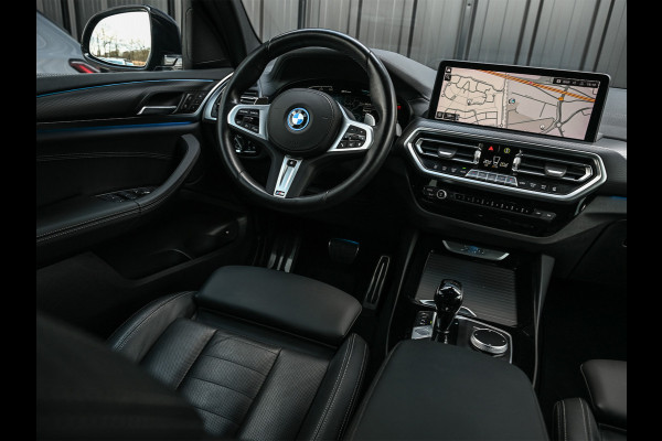 BMW X3 xDrive30e High Executive · M-Sport Pro · Comfort access · Head-up · Panoramadak · Adaptive cruise · Memory seats · Stuurverwarmi