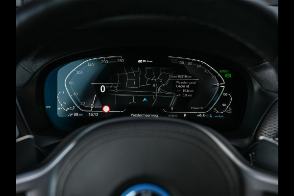 BMW X3 xDrive30e High Executive · M-Sport Pro · Comfort access · Head-up · Panoramadak · Adaptive cruise · Memory seats · Stuurverwarmi