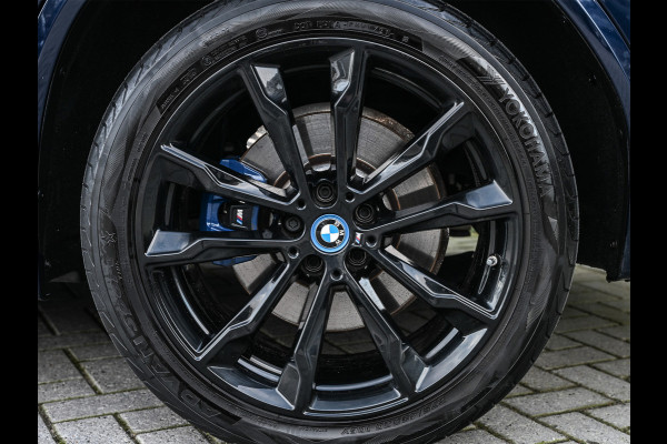 BMW X3 xDrive30e High Executive · M-Sport Pro · Comfort access · Head-up · Panoramadak · Adaptive cruise · Memory seats · Stuurverwarmi