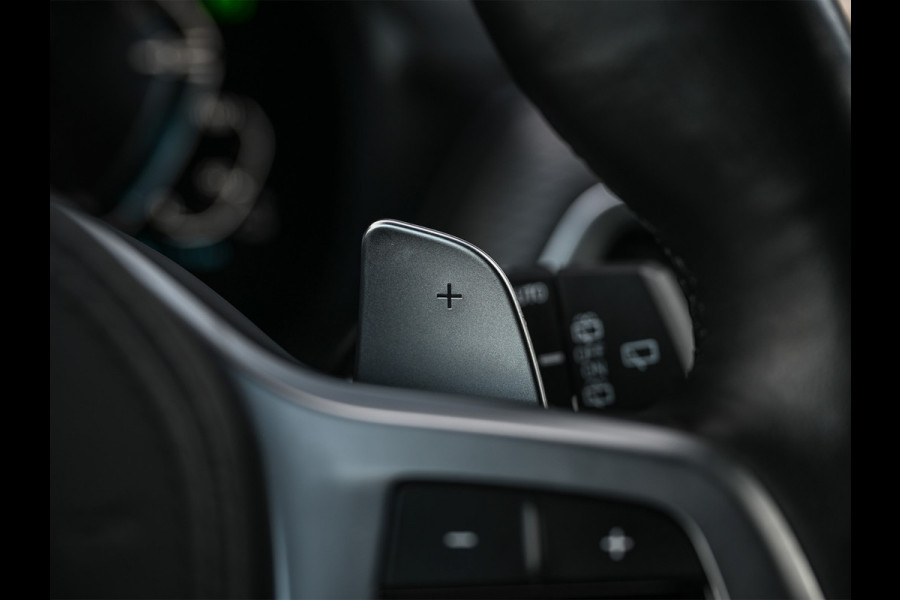 BMW X3 xDrive30e High Executive · M-Sport Pro · Comfort access · Head-up · Panoramadak · Adaptive cruise · Memory seats · Stuurverwarmi