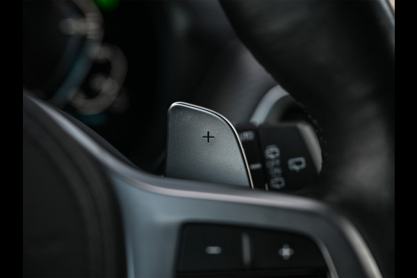 BMW X3 xDrive30e High Executive · M-Sport Pro · Comfort access · Head-up · Panoramadak · Adaptive cruise · Memory seats · Stuurverwarmi