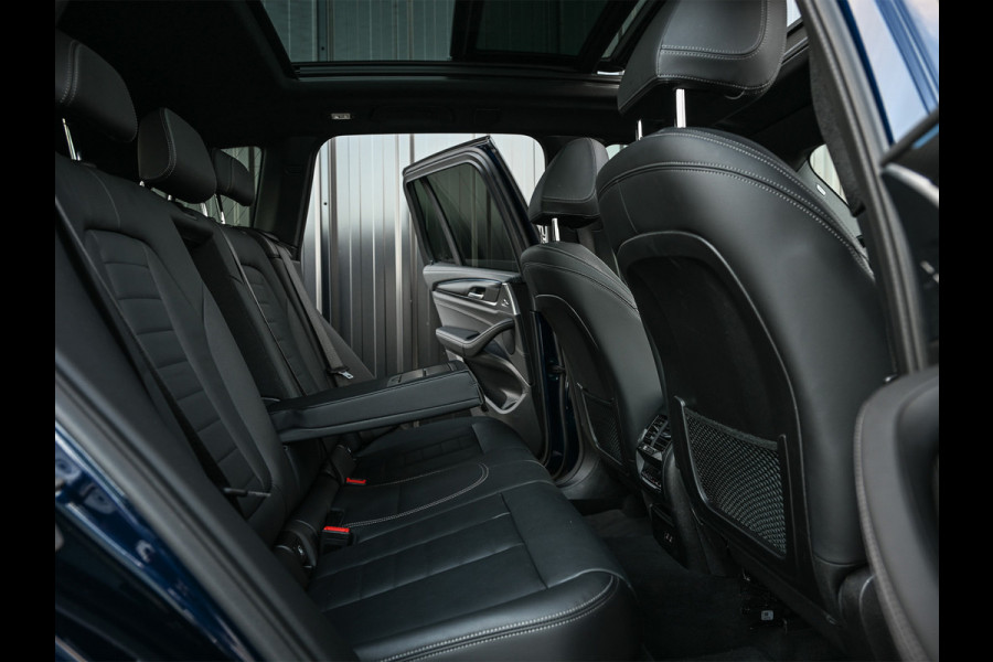 BMW X3 xDrive30e High Executive · M-Sport Pro · Comfort access · Head-up · Panoramadak · Adaptive cruise · Memory seats · Stuurverwarmi