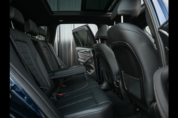 BMW X3 xDrive30e High Executive · M-Sport Pro · Comfort access · Head-up · Panoramadak · Adaptive cruise · Memory seats · Stuurverwarmi